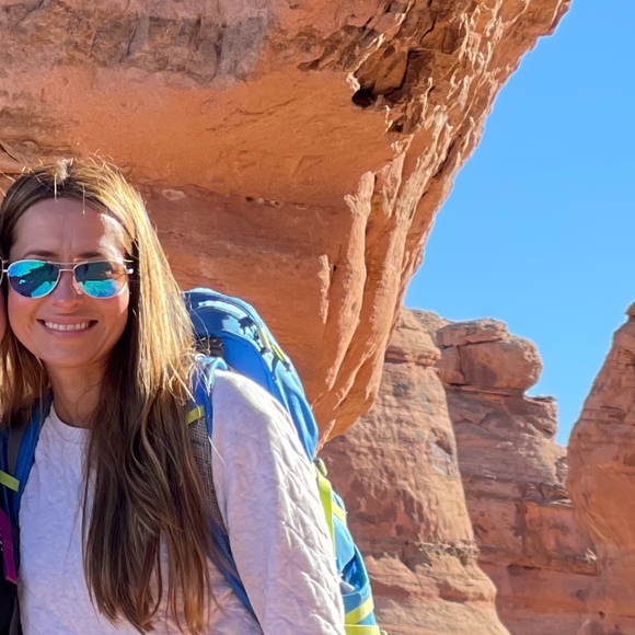 Meet your Posher, Jennifer - Picture 1 of 1